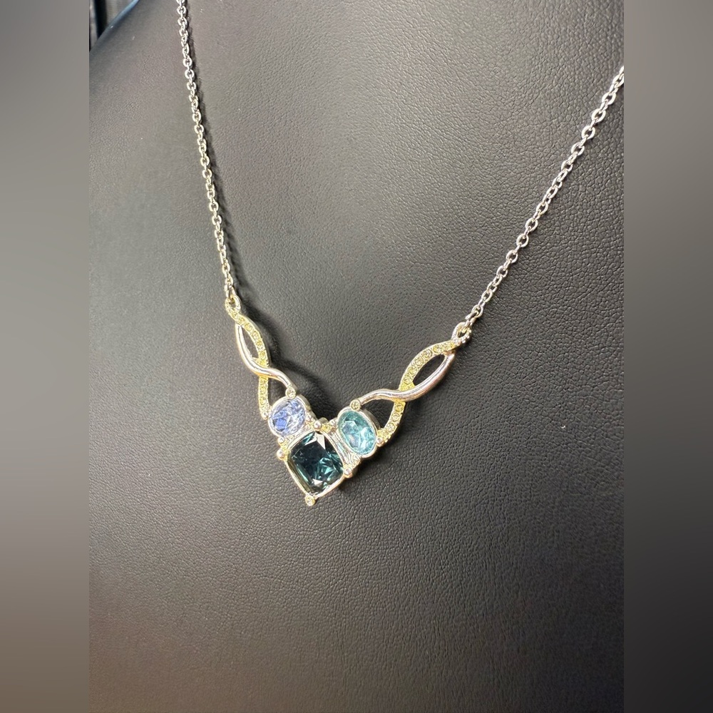 Vintage Avon Gemstone Swirl Pendant Necklace